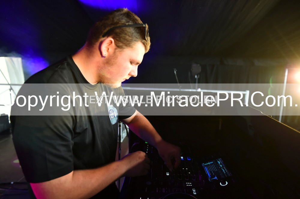 SH4_9927 - Tj the DJ