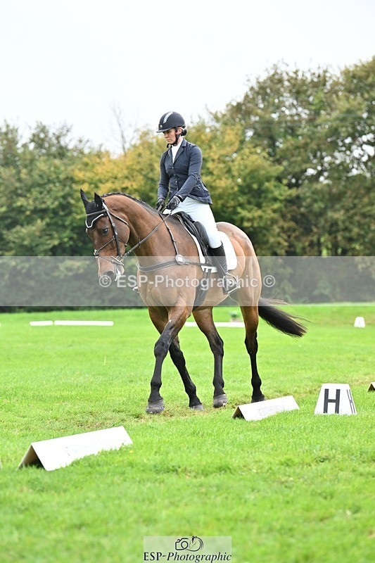 241024-143059-04322 - 582-Courtney.Romcke-JD.ON.THE.ROCKS