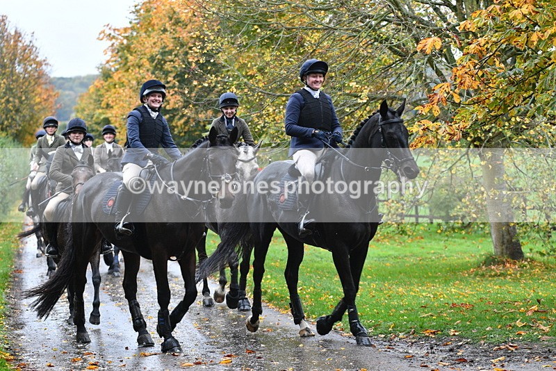 WJ5_6336 - B&B walk back for Hunt Tea !
