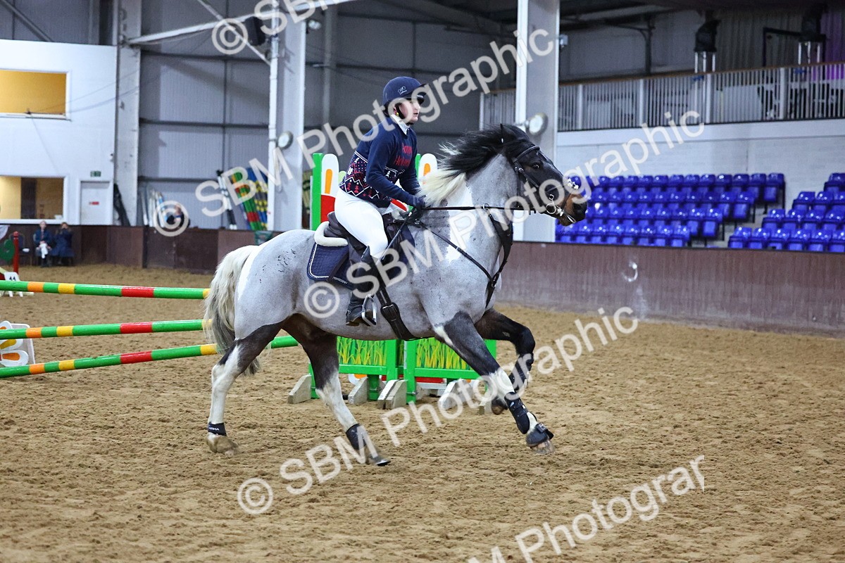 SBM_002576 - Class 6 - Holly & Ivy Stakes - 90cm