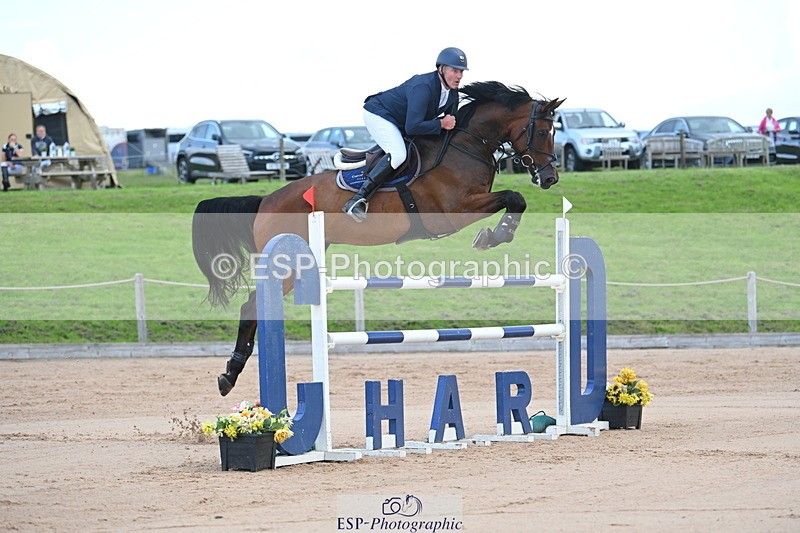 230721A-103741-05389 - Cls 6, 2 Star Medium 1.35m