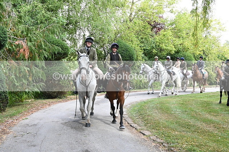 WJ6_3976 - Berks & Bucks - The Old farmhouse - Hound Exercise 20-08-25