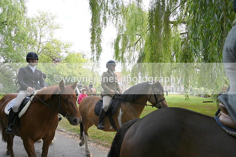 WJ6_4014 - Berks & Bucks - The Old farmhouse - Hound Exercise 20-08-25