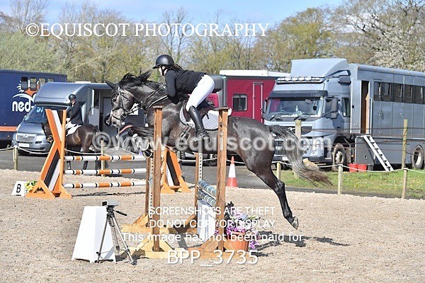 BPP_3735 - CLASS 3 FRI Senior British Novice/ 90cm Open