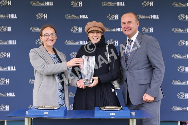 yr07102022r2-56 - Race 2 2.40pm William Hill Autumn Mile