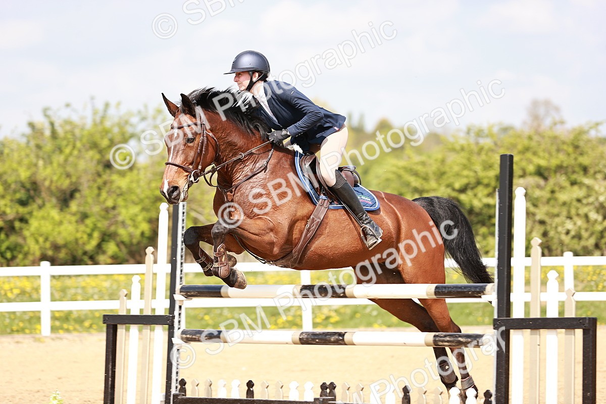  - Class 26 - Senior Foxhunter - 1.20m