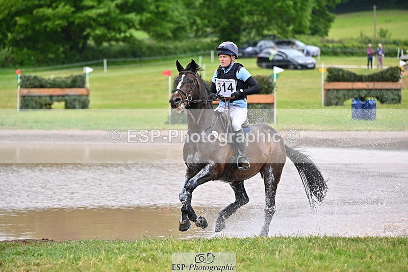 250524A-120804-10098 - B-314-Katey.Cuthbertson-INCOGNITO.IV