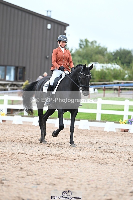 250907-122247-08324 - 004-Charlotte.DickerDevaldi's.Kiss