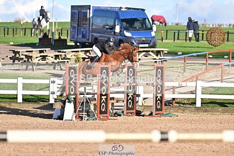 251119-142905-00558 - Cls 5 Foxhunter and 1.20m Open