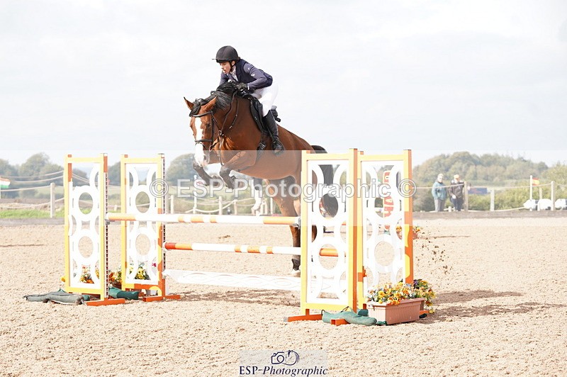 241004A-125312-00488 - Fri 03 Snr Newc & 1.10m Open