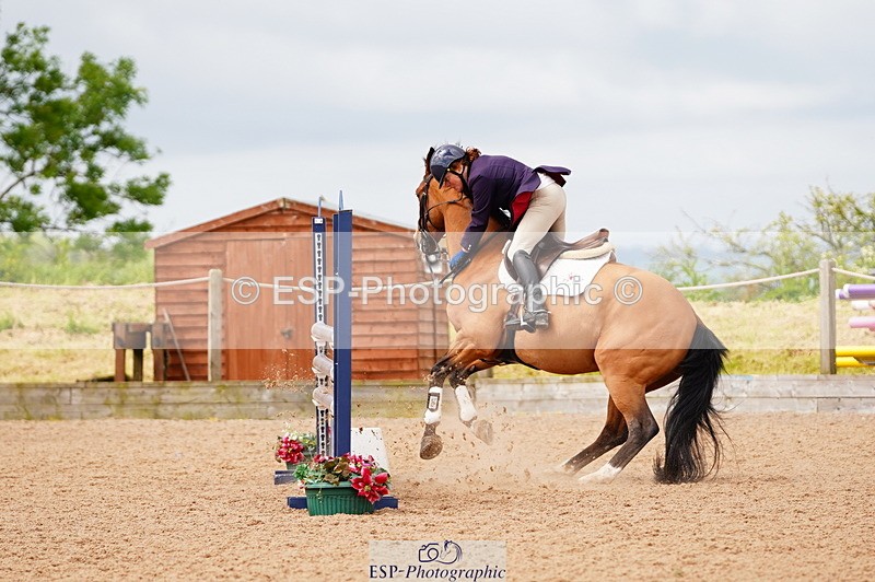 240526A-105948-07695 - Cls 26 Chard Equ 1.05m and 1.10m Grand Prix