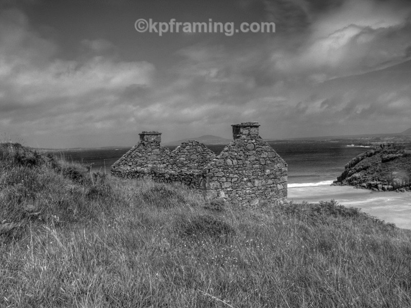 Glendowan beach kincasslagh old ruins bw - villages , piers, light houses, donegal beaches ,