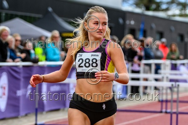 ComMast25-929076 - Track Female Set One