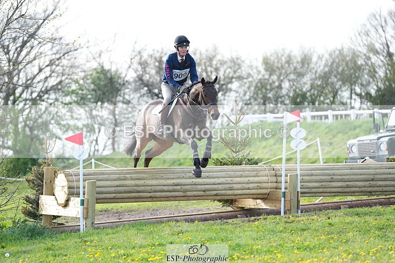 250419-175814-14418 - 909-William.Fox-Pitt-GRANSTOWN.STAR.LOVE