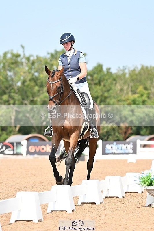 250816-131412-04617 - 092-Nikki.HandHigher.Ground