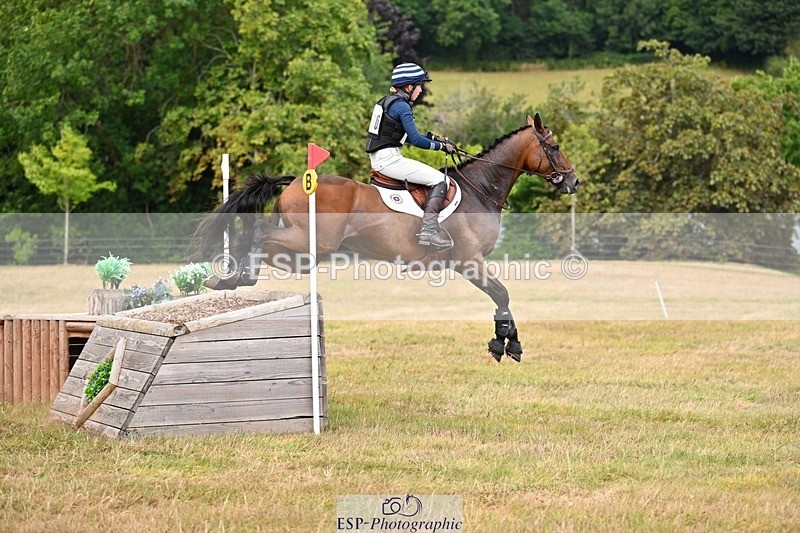 250803A-145700-15150 - P-710-Isla.Kitson-BLUES.CLOUD