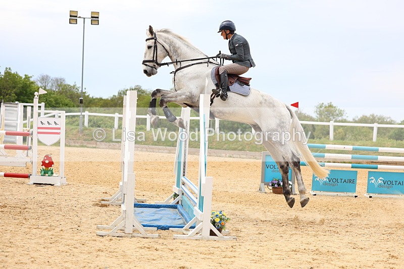 3E7A9504 - Class 8: Senior Newcomers/1.10m open