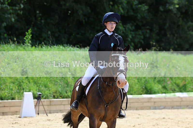 3E7A2342 - Class 4: 70 -75cm Part A