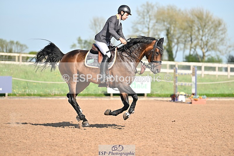 240510A-171131-09400 - Cls 24 National 1.40m Open