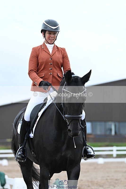 250907-122201-08321 - 004-Charlotte.DickerDevaldi's.Kiss