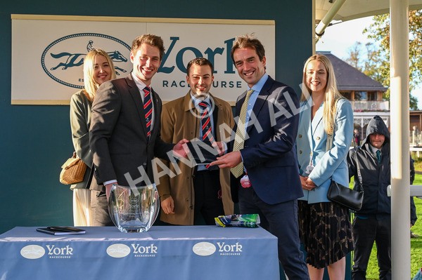 131023-Race 6-Wen Moon-8379 - Race 6 5.00pm Copper Knight - Winning Most Horse At York Handicap