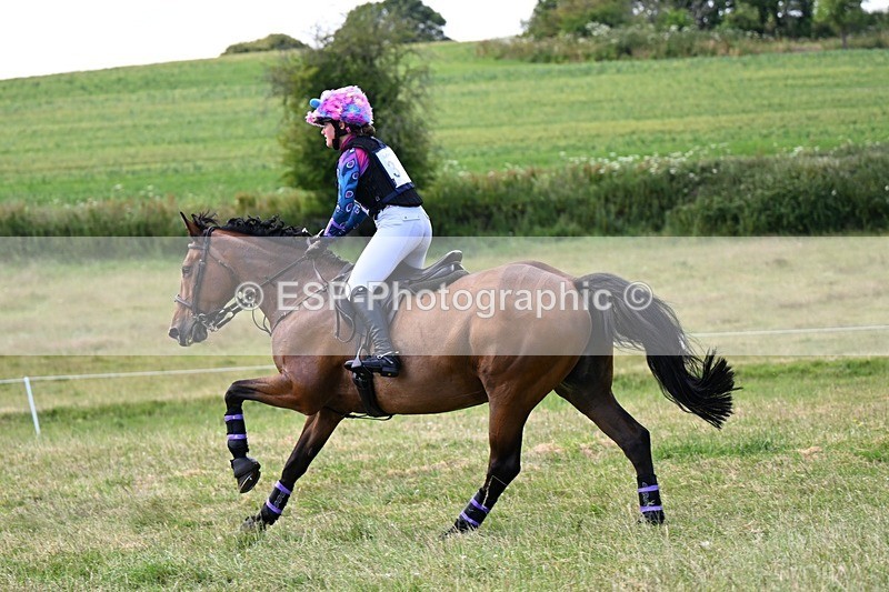 240630X-140725-7899 - 336-Tichy_Sanders-SPARHANGER_VELVET