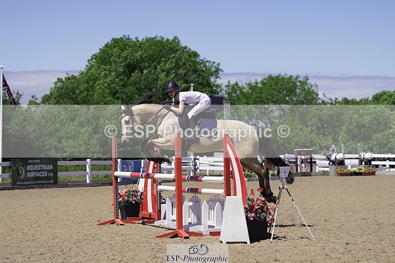 230624A-141022-01787 - Cls 25 Pony Newcomers & 1m Open