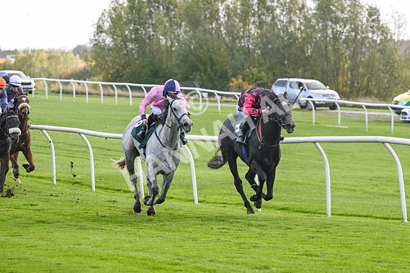 281025-Race 1-Control Room-0600 - Race 1