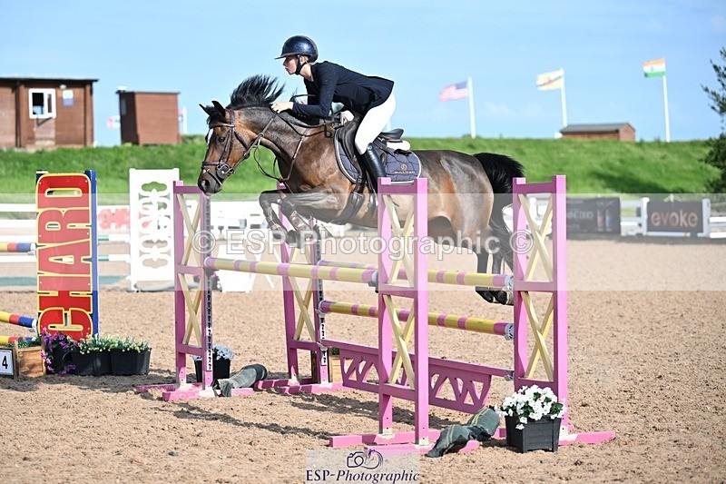 260627-180130-05914 - Cls 27 Foxhunter and 1.10m