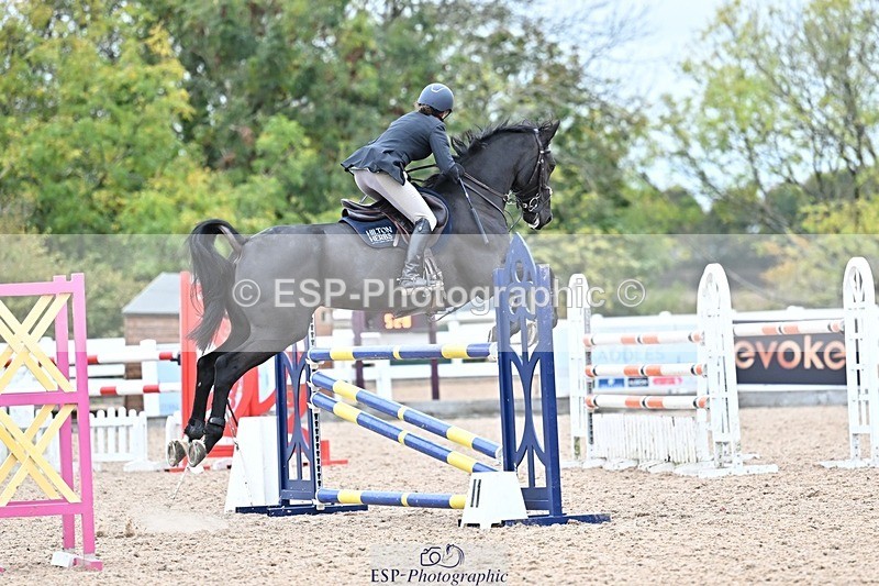 251015-130931-00502 - Cls 4 Newcomers and 1.10m Open