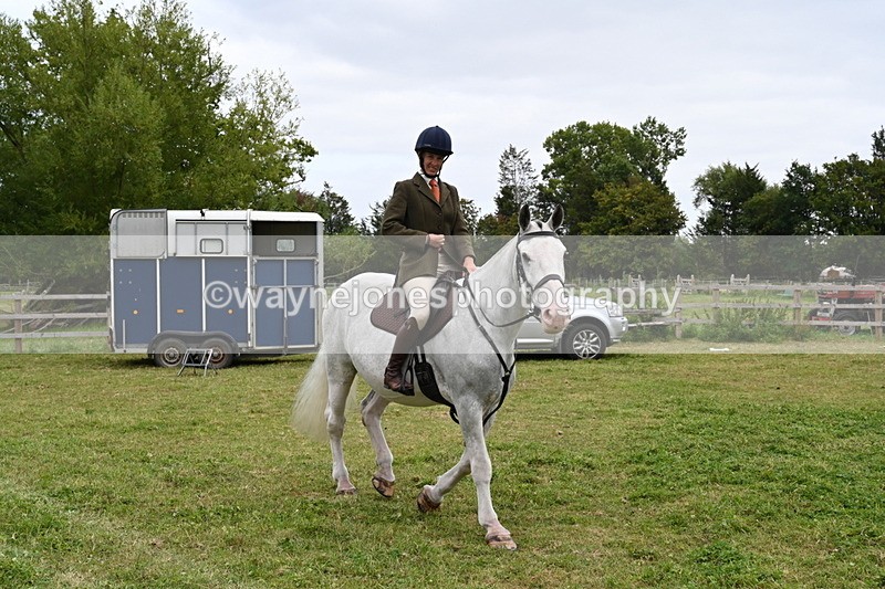 WJ6_2991 - Berks & Bucks - The Old farmhouse - Hound Exercise 20-08-25