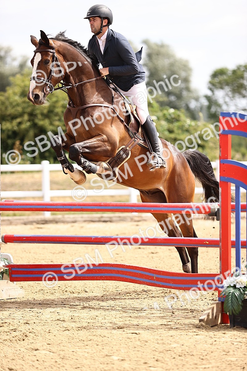 SBM_009683 - Class 8 - Senior Newcomers - 1.10  Open