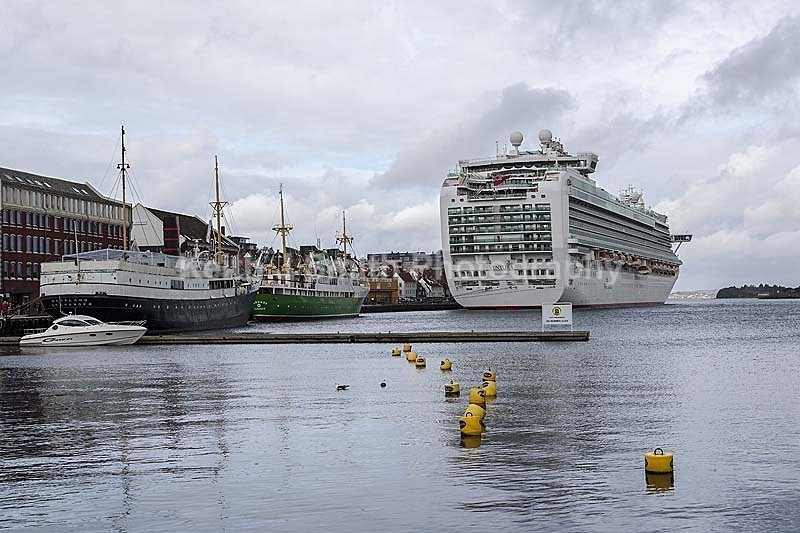 YR6M1824 - Worldwide