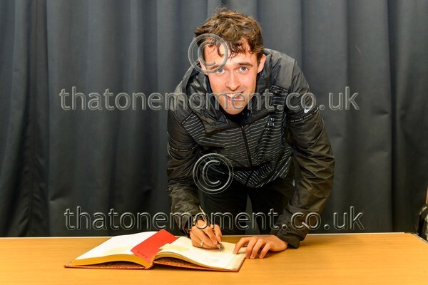 Monument25-520900 - Set Five