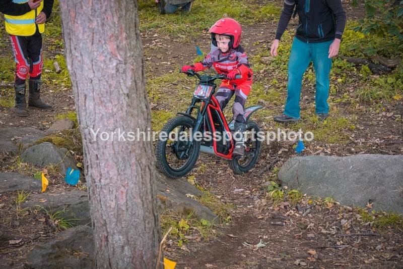 DSCF0253 - Ripon MC Trial 27/09- kids