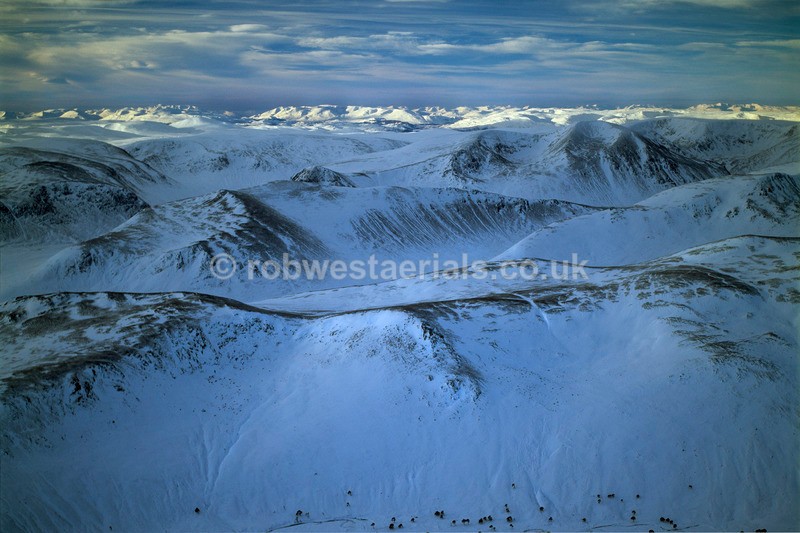 A00263B The Cairngorms Glen Derry to Cairn Toul - Mountains, hills and moors
