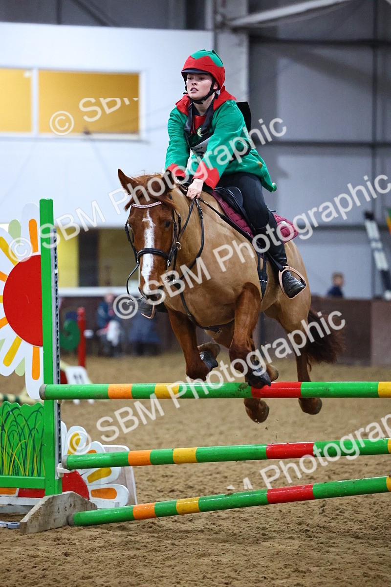 SBM_002662 - Class 6 - Holly & Ivy Stakes - 90cm