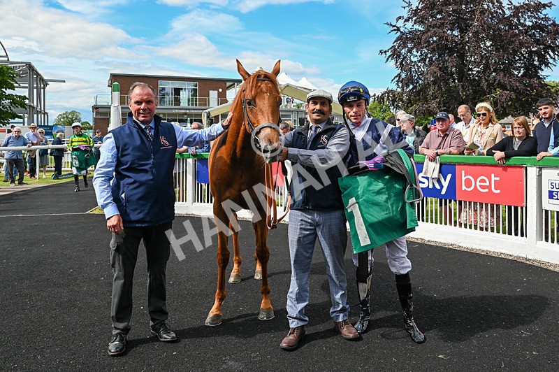 310526-Race 1-Alfred Wallace-8071 - Race 1 15.45pm Enter ITV7 For Free Novice Stakes