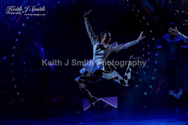 7KJS1348 - Ambition show team