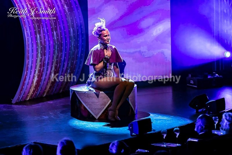 7KJS1263 - Ambition show team