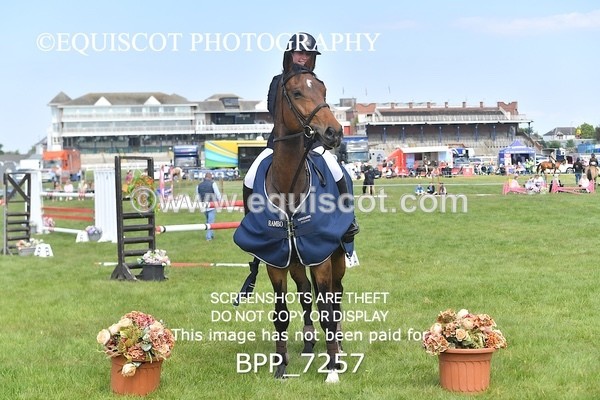 BPP_7257 - CLASS 3 Andrew Hamilton Coach, RHS Foxhunter Championship Qualifier