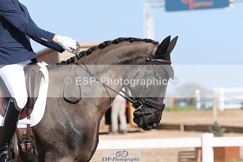 250404-152138-07079 - 117-Myles.Graham-Nibeley.Black.Pearl