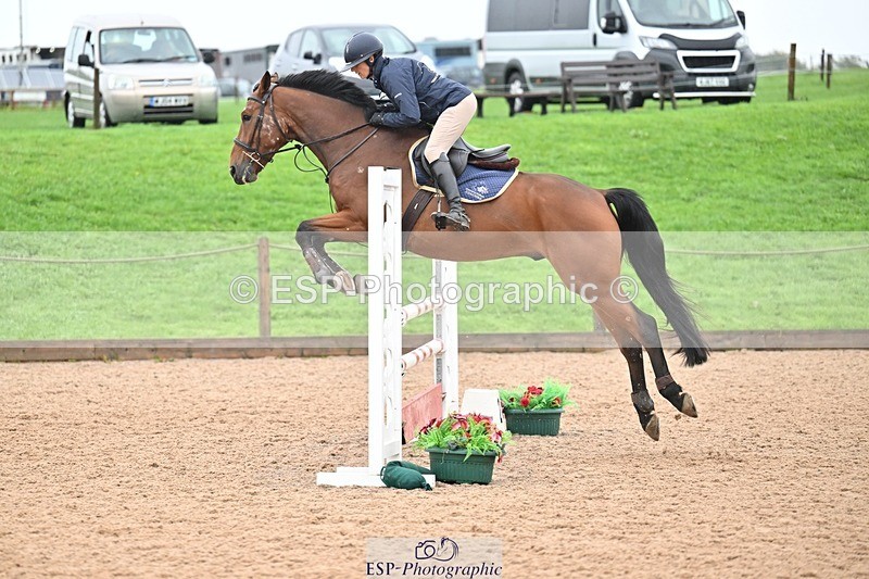 251003-113215-00475 - Cls 2 Newcomers and 1.10m