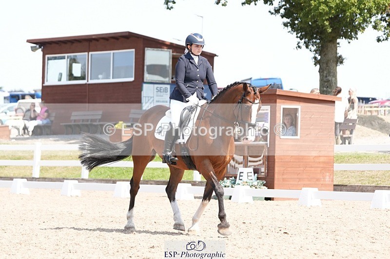 250817-125743-09205 - 162-Isabella.BalianBeechwood.Joey