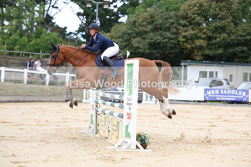 3E7A3088 - Class 8: Senior Newcomers/1.10m open