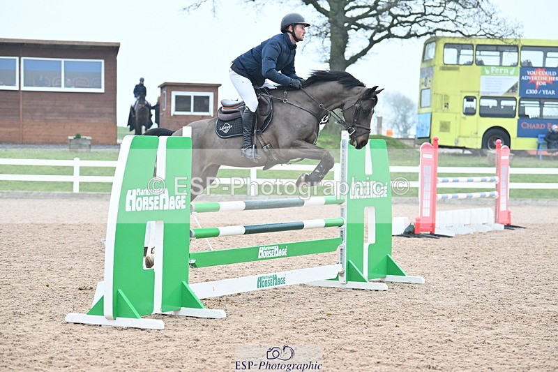 240113A-130240-02102 - Cls 12 Newcomers and 1.10m Open