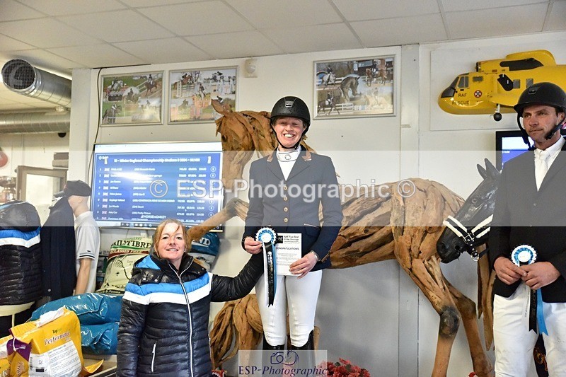 250215-131506-03670 - Medium Silver Presentations