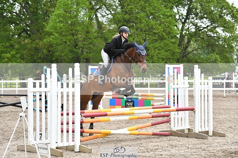 230512-093725-00351 - Cls 10 Snr 85cm Schooling