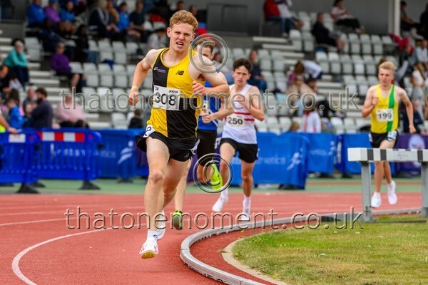 Age25SUN-929933 - Track Male