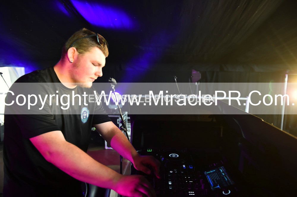 SH4_9925 - Tj the DJ